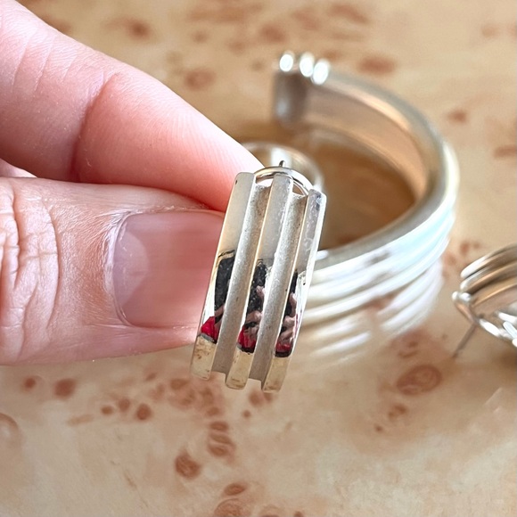 Tiffany & Co. Silver Atlas Groove Jewelry Set with Cuff Bracelet, Earrings, Ring - Picture 2 of 8